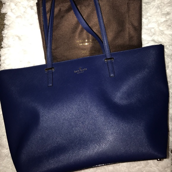 kate spade Handbags - 🎉Fri-Yay Sale! Kate Spade tote.