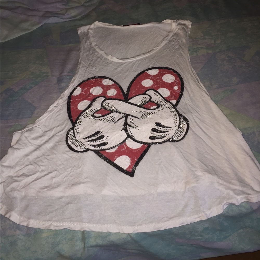Tank top with wide arm holes