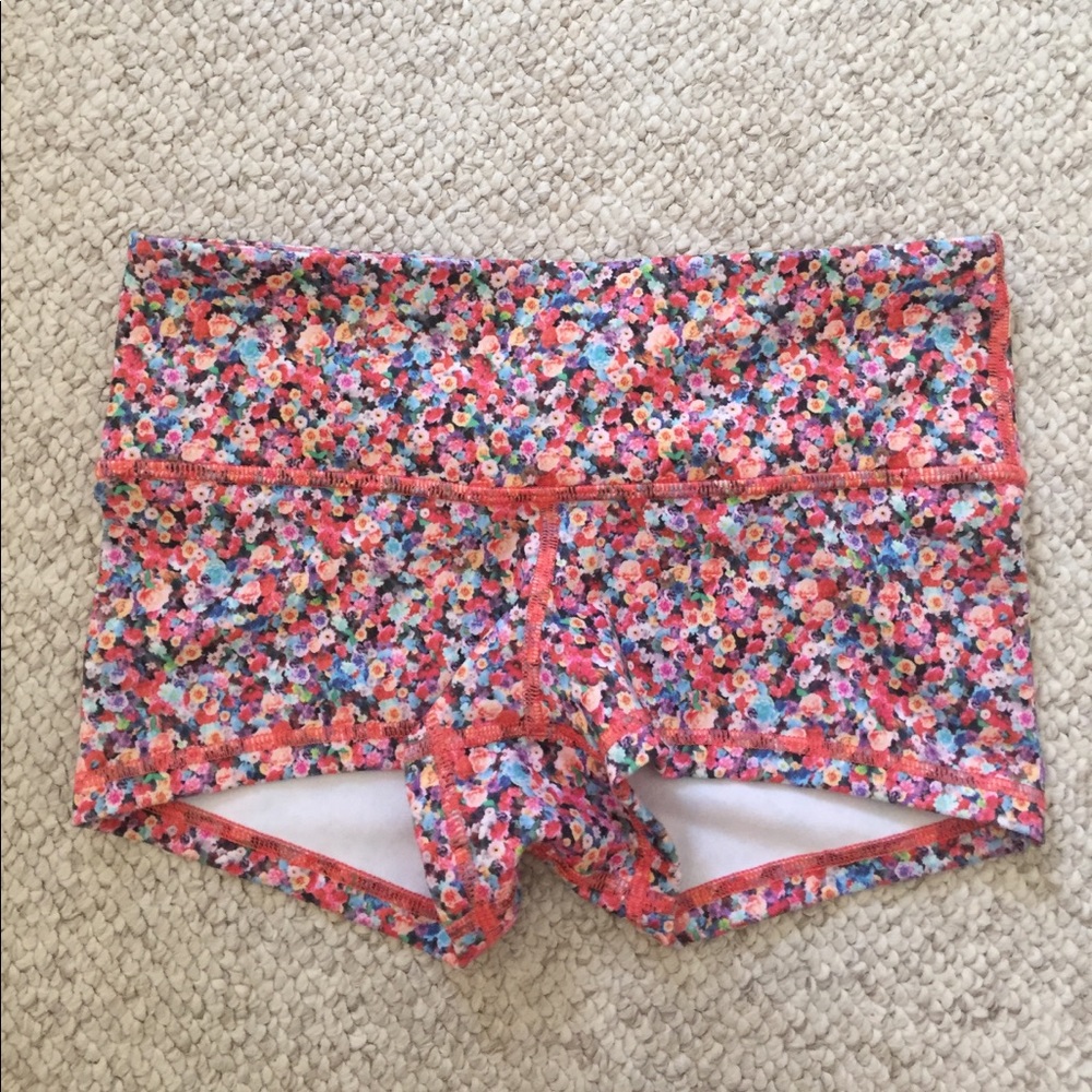 Lululemon shorts NEVER USED!!