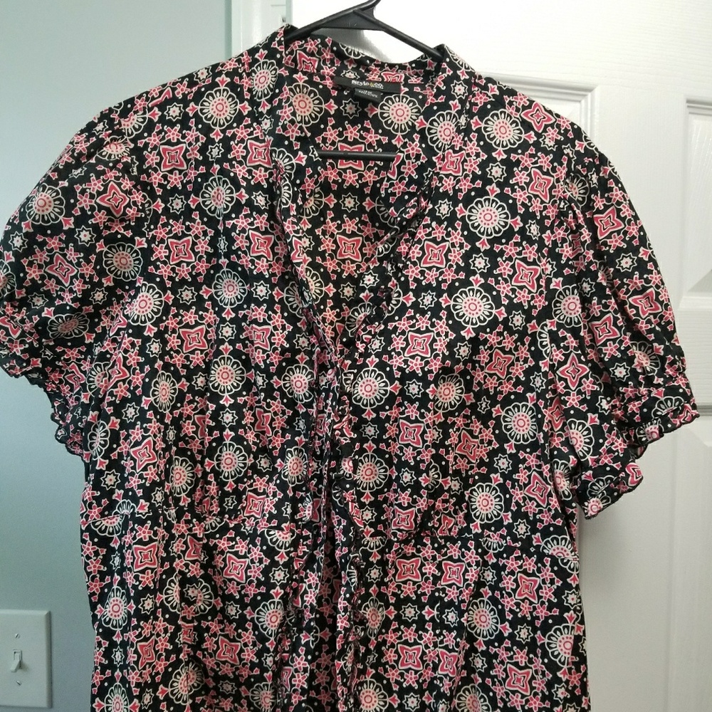 Patterned button up top