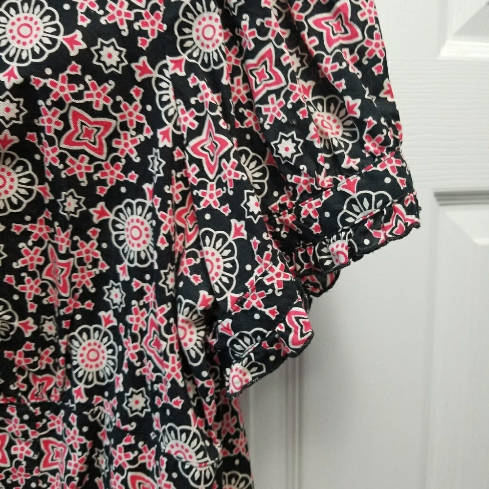 Patterned button up top - Picture 2 of 3