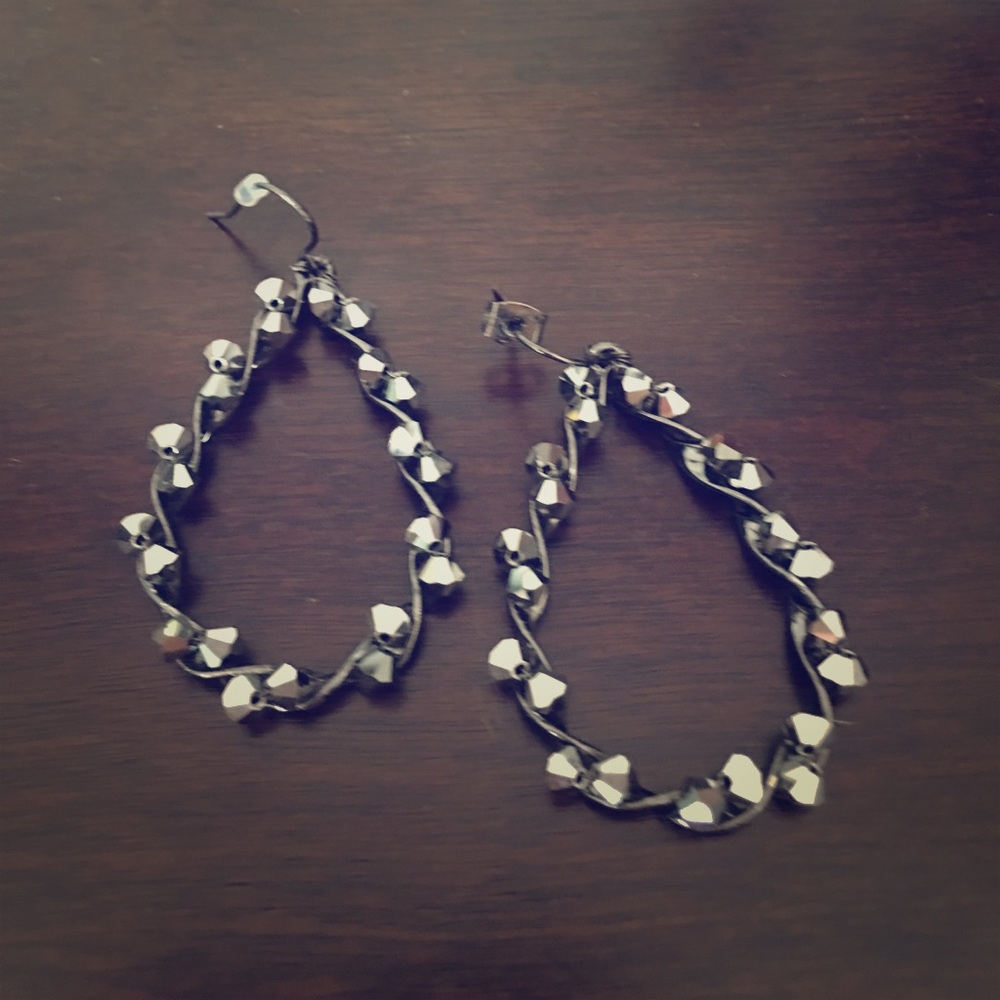 Express - black beaded earrings