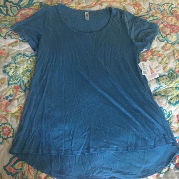 LuLaRoe Tops - Lularoe classic tee size m