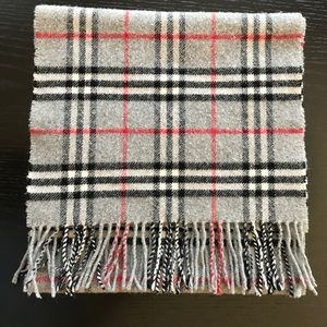 🚫SOLD🚫 Vintage Burberry Lambswool Scarf
