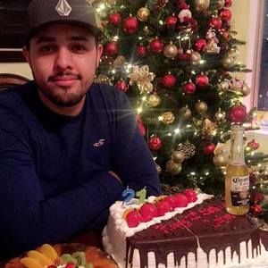 Meet your Posher, Carlos