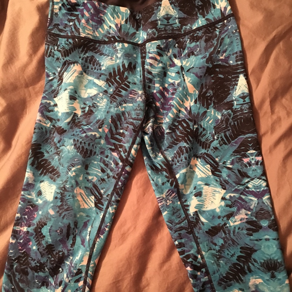 EUC reversible Zella capris
