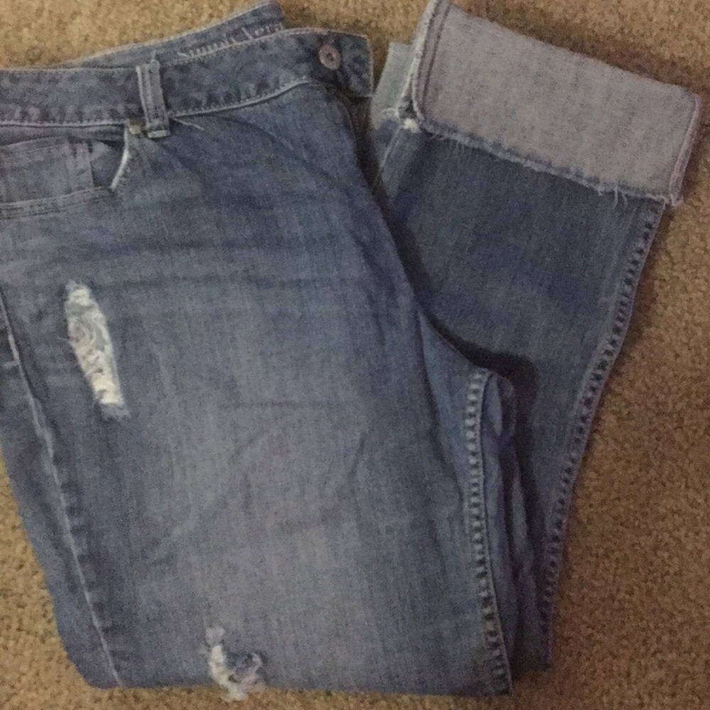 Simply Vera Vera Wang destroyed jean capris