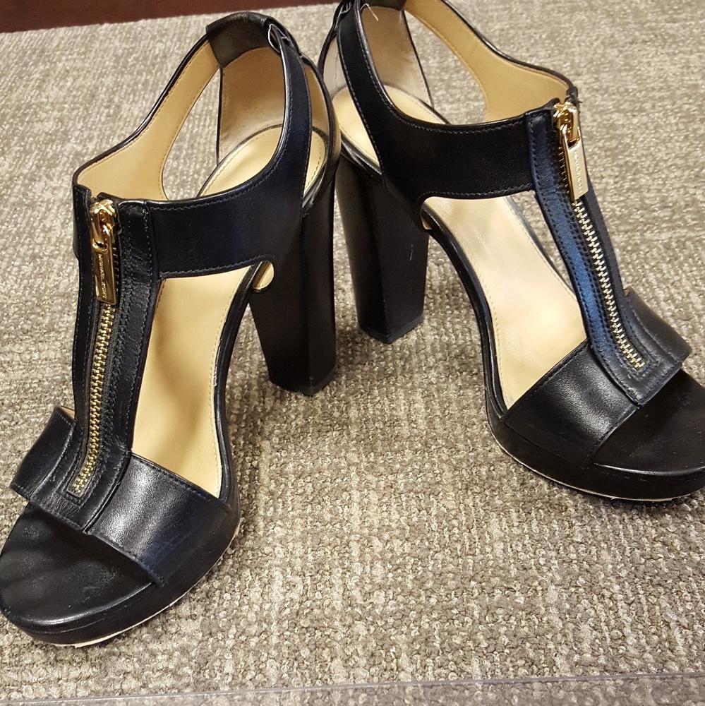 Michael Kors Berkey used w/ visible wear