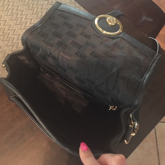 Michael kors crossbody purse - Picture 5 of 7