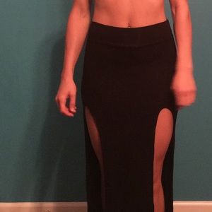 Long skirt with two slits on sides