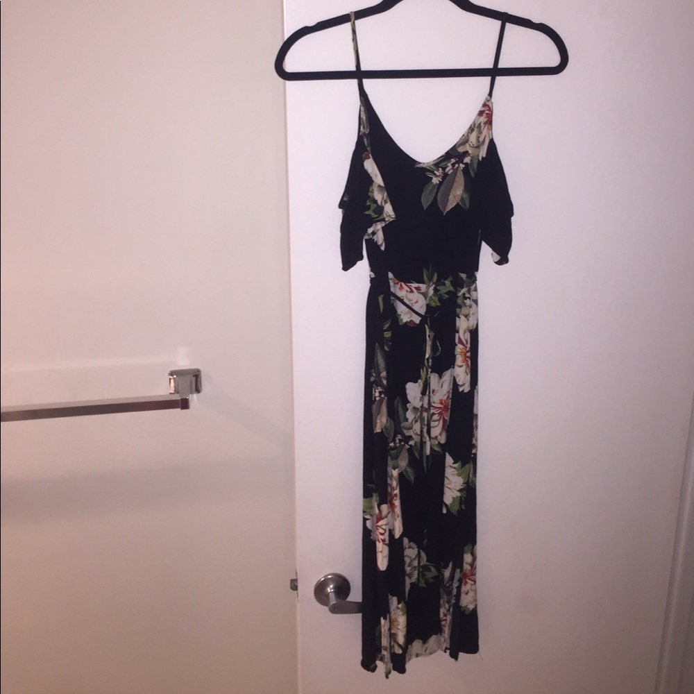 Size 6 TOPSHOP Off The Shoulder Midi Open Back