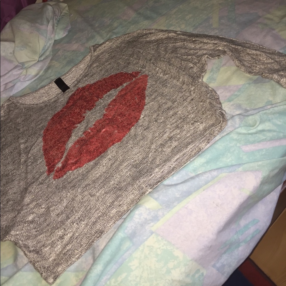 Baggy long sleeved crop top