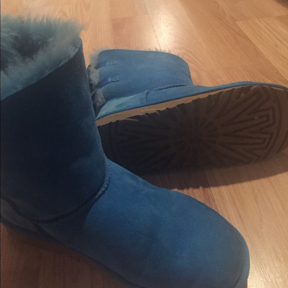 UGG Boots - Picture 3 of 3