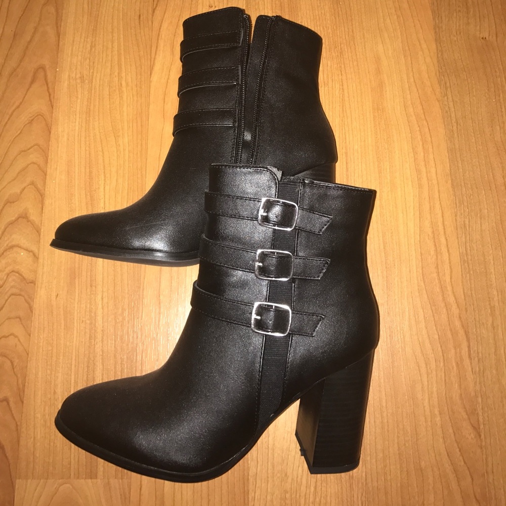NWOT Black Size 8 Forever 21 Booties