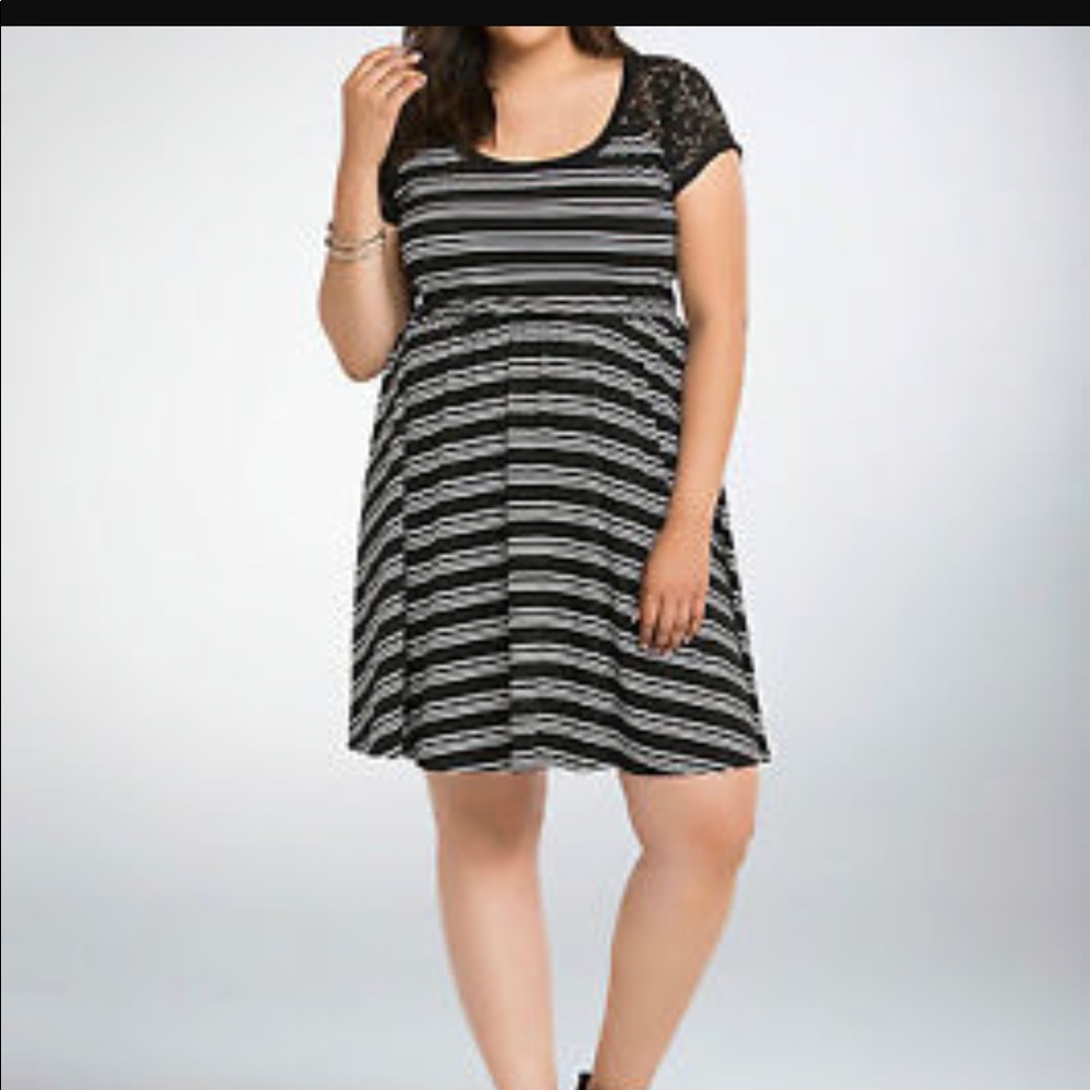 Torrid Size 1 lace sleeve skater dress
