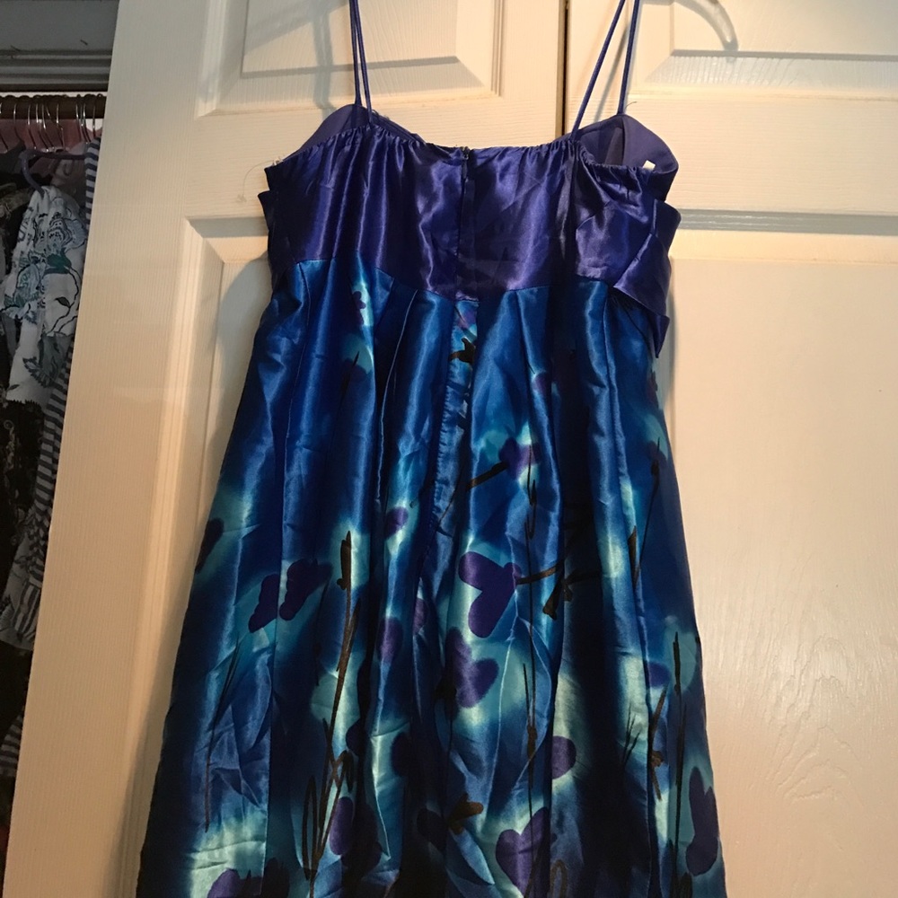 Dress - Picture 3 of 3