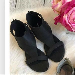 Bedstu inspired sandals. Black. Never worn.