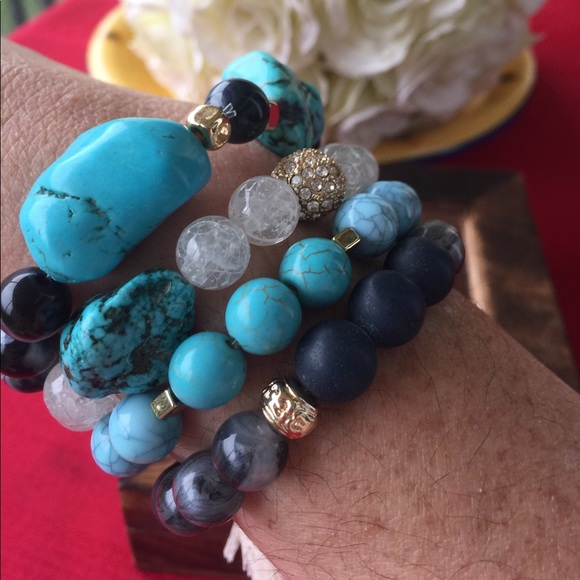 SOLD Beautiful set of 4 bracelets - Picture 2 of 8