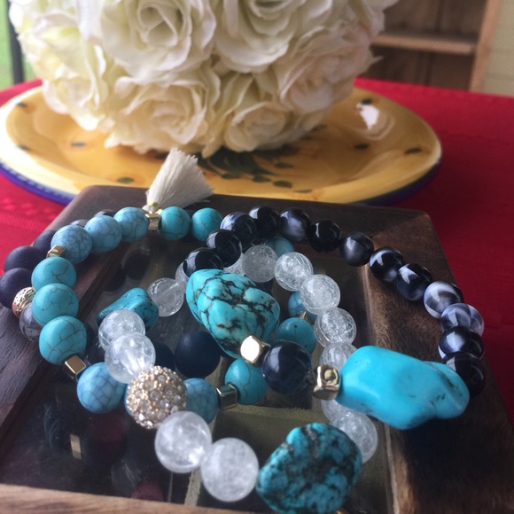 SOLD Beautiful set of 4 bracelets - Picture 3 of 8