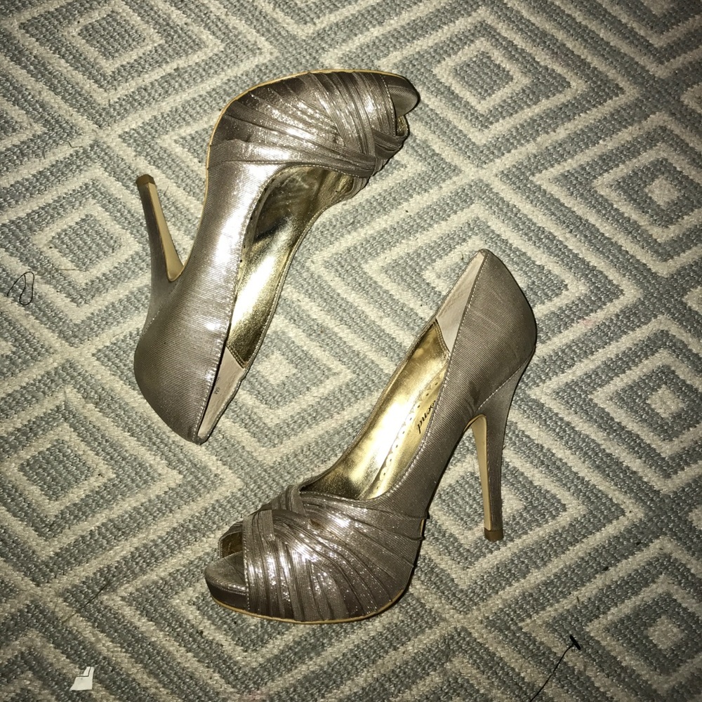 Metallic peep toe platform