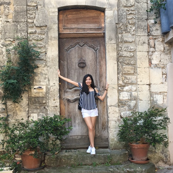 Meet your Posher, Melissa - Picture 2 of 2