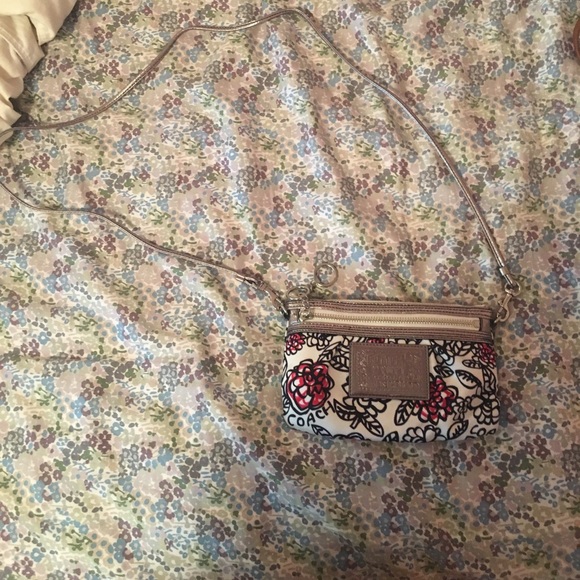 Coach Handbags - Super cute little coach cross body