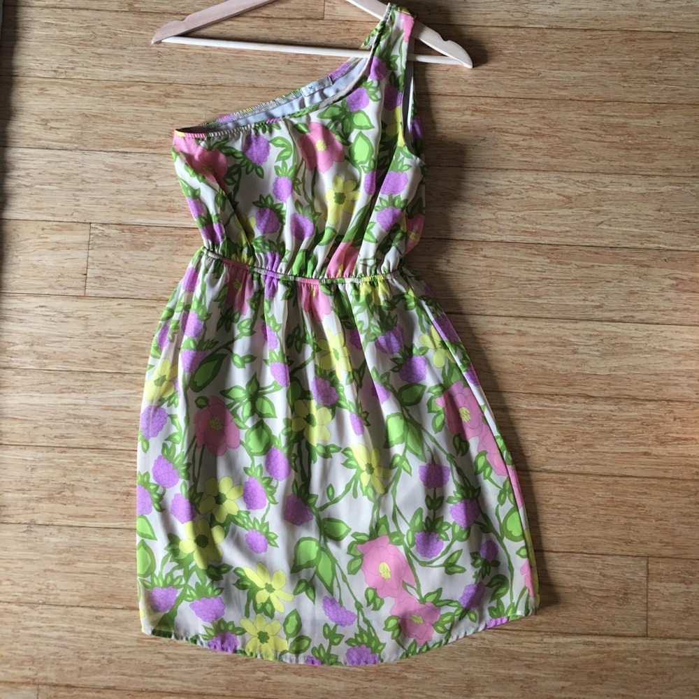 Summer dress! Great condition One shoulder, floral
