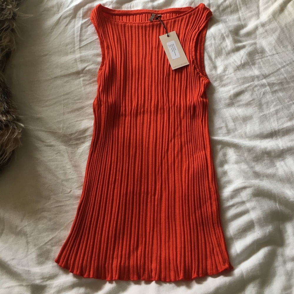 NWT! Vibrant Boat neck rib knot sleeveless top