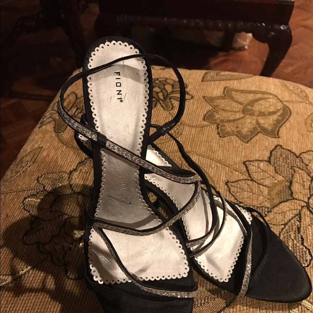 Fioni. Very Sexy❗️Sandals crystals size 9 Blk New