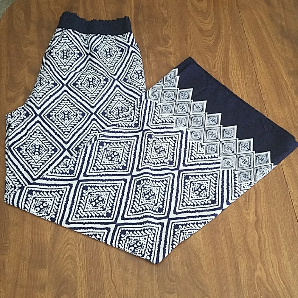 Super cute wide leg pants from Versona