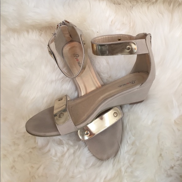 Shoes - Flat Wedge