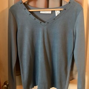 Women's long sleeve shirt.