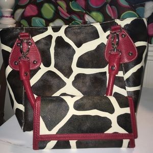 Giraffe purse with matching wallet