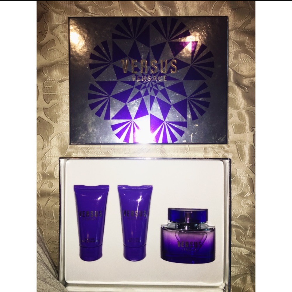 BRAND NEW unopened Versace perfume & body set