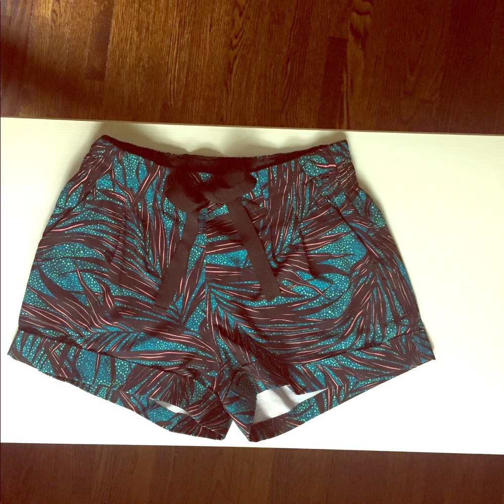 Lululemon palm print shorts - New Without Tags