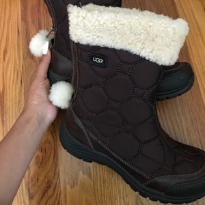 Ugg snow boots water resistant proof