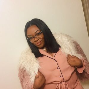 Meet your Posher, Debriana