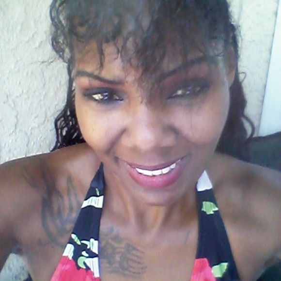 Halter top - Picture 3 of 6