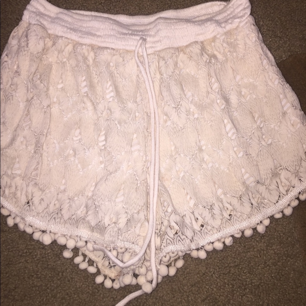honey punch cream lace shorts!!