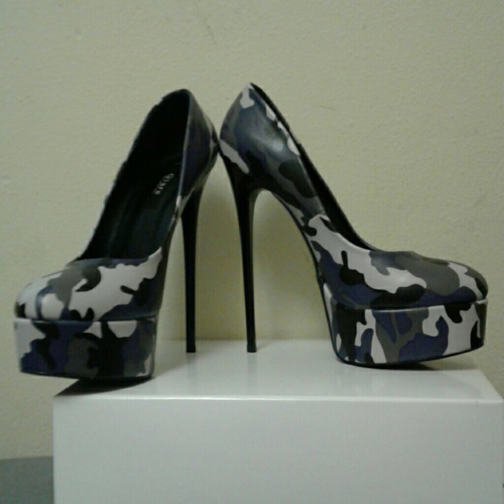 Giaro high heels.