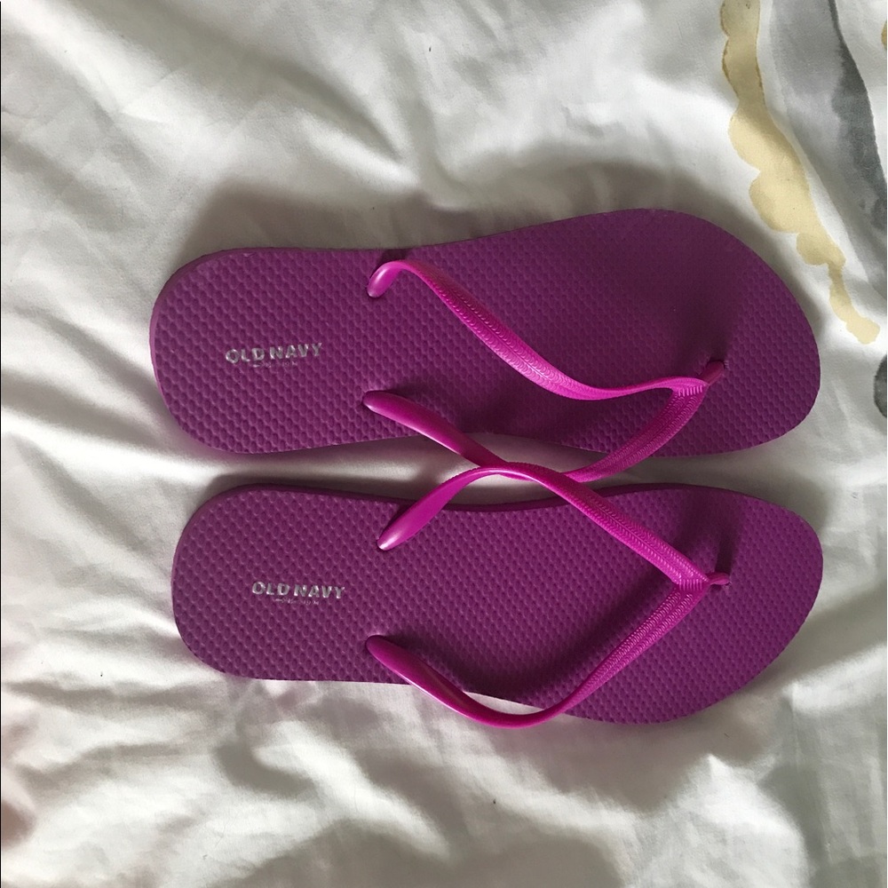 Old navy fuschia flip flops