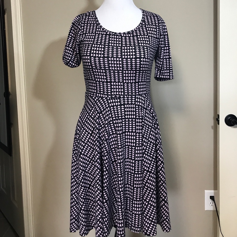 LuLaRoe black and pink Nicole EUC