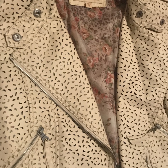 GUESS Vest floral pattern - Picture 2 of 3