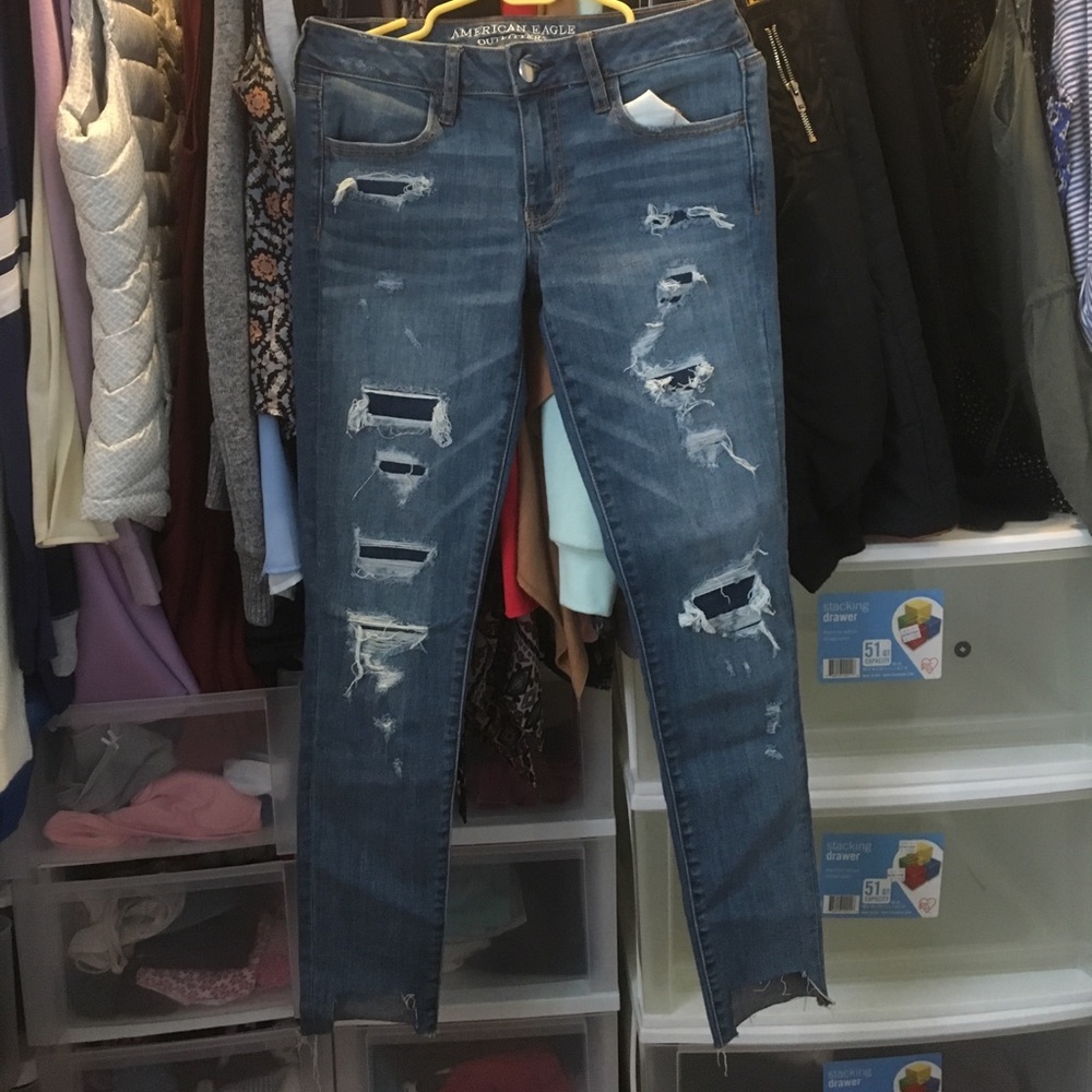 American eagle ripped blue jeans