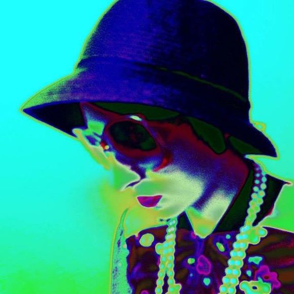 Meet your Posher, Bridgette - Picture 2 of 2