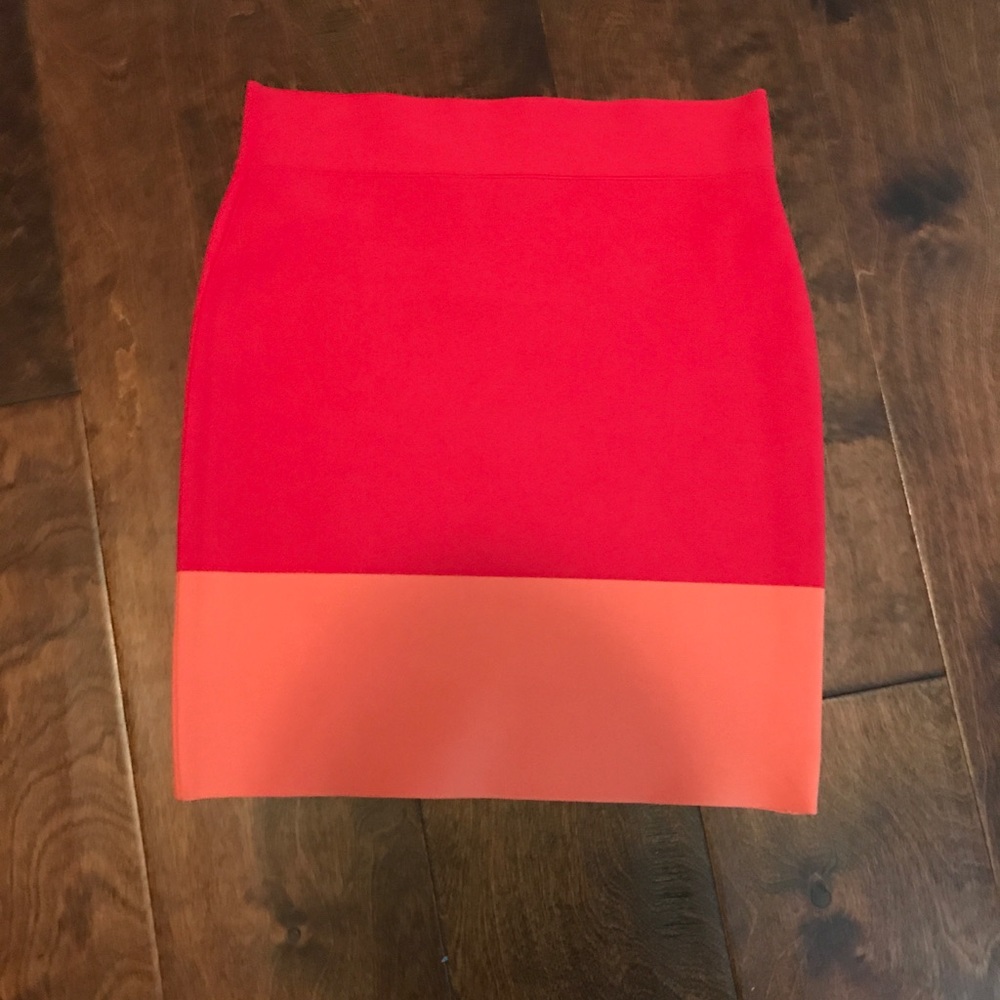 Bcbg power skirt. M