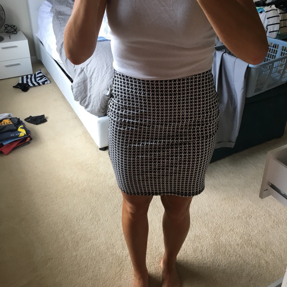 Old navy form fitting skirt