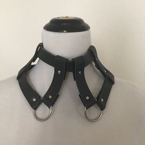 Deandri faux leather choker