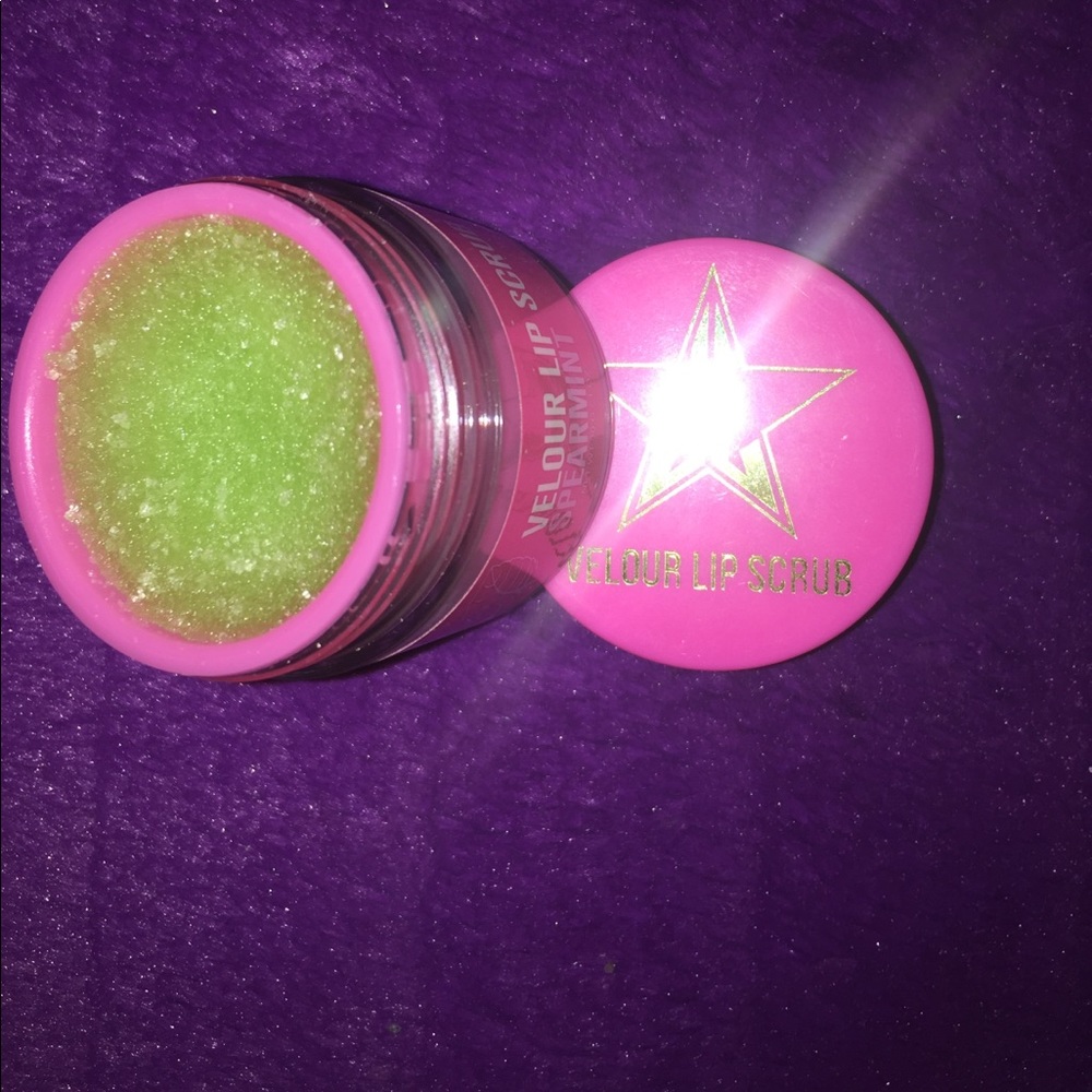 Jeffree Star Velour Lip Scrub