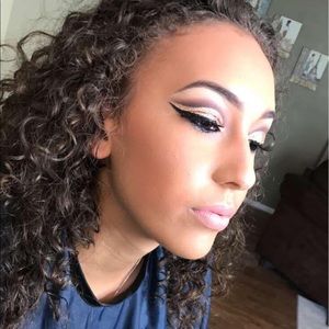 Meet your Posher, Phebe